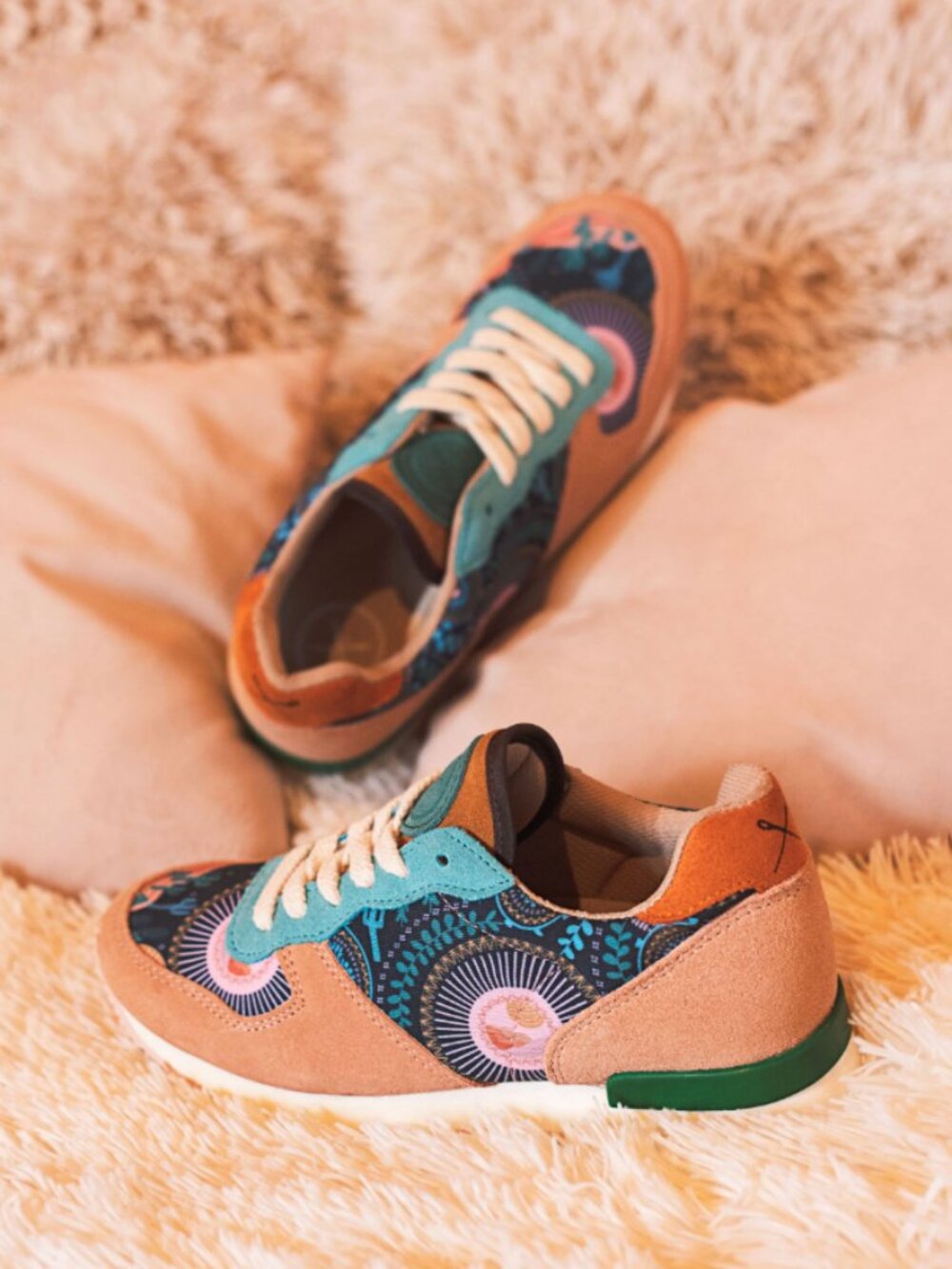 Inkkas Socorro Jogger Sneakers Size 8 Boho Floral Suede EUC